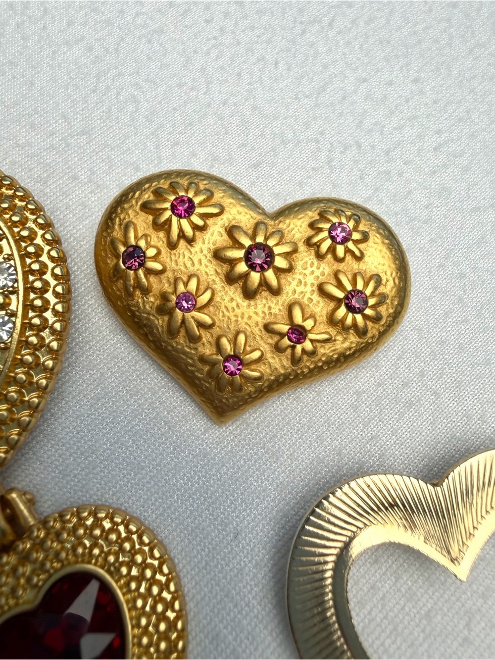 Vintage-Modern-Fashion 5-Brooch Bundle: Hearts, Sandor etc, GUC - Picture 2 of 13